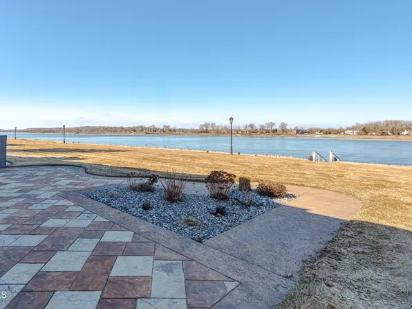 924 Southport Loop, Bismarck, ND 58504