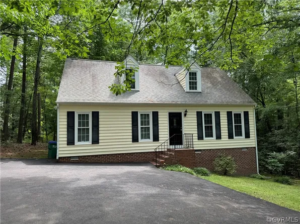 8021 Burrundie Dr, Richmond, VA 23225