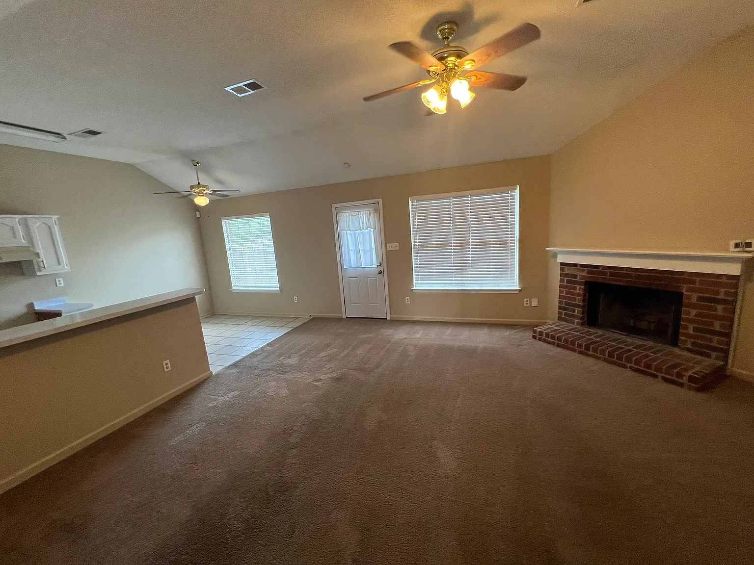 3 bed, 1315 sqft, $1,995 — Photo 4