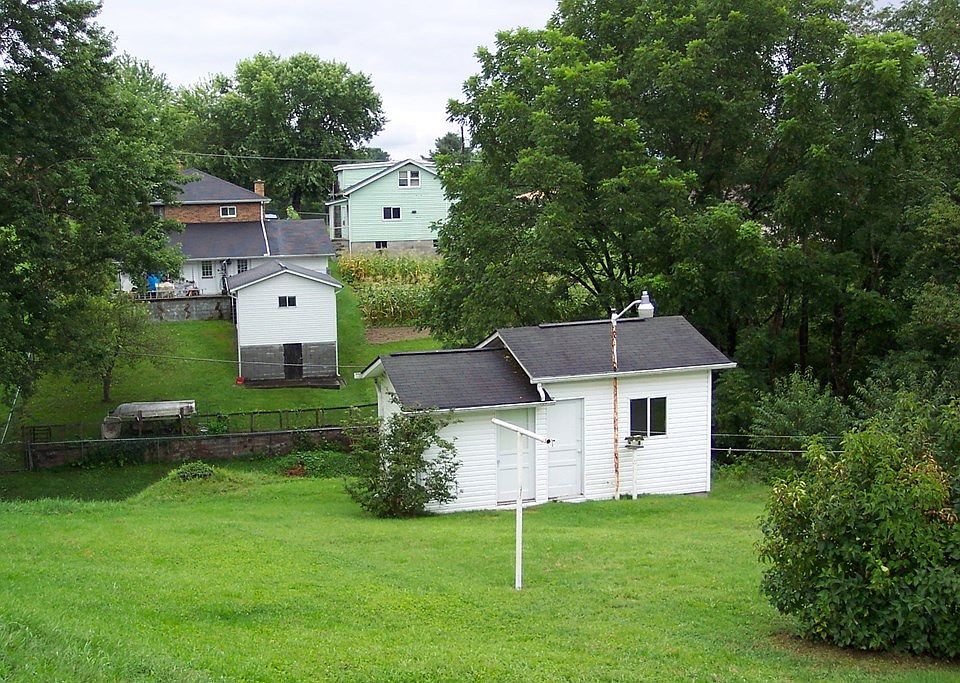 2nd image of 102 Fink St