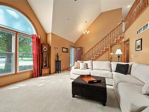 3rd image of 4508 NE Jamestown Dr