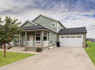 617 40th St E, Williston, ND 58801