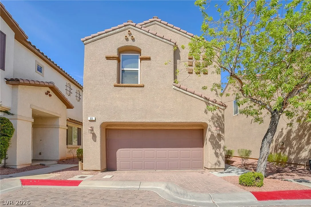 3 bed, 2.5 bath, 1597 sqft, $2,050 — Photo 1
