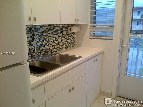 3rd image of 3922 NE 166th St APT 207