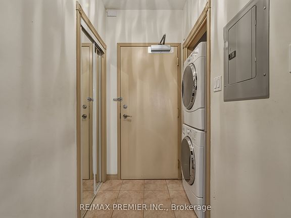 4th image of 393 King St W #704