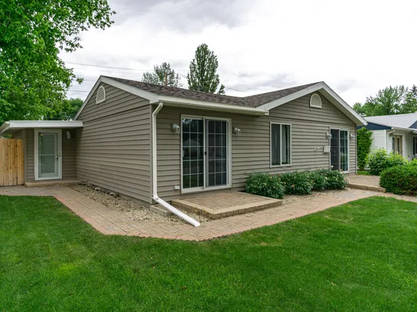 1318 S 18th St, Grand Forks, ND 58201