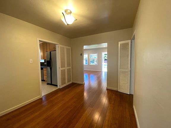 3rd image of 1059 Menlo Oaks Dr