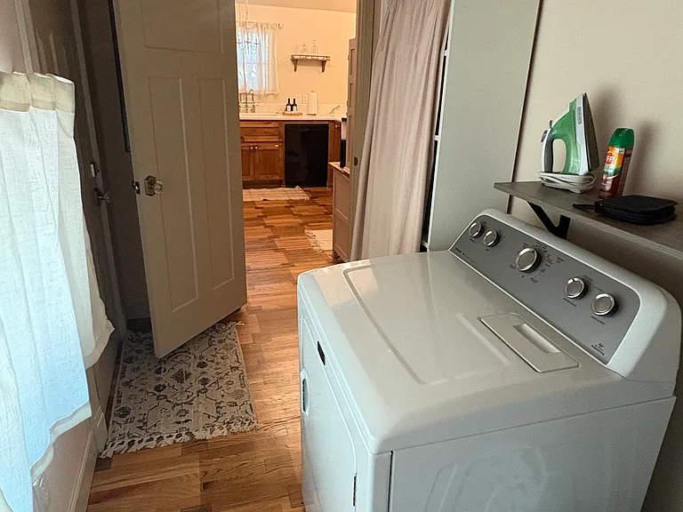 105 E Johnson St — Photo 27