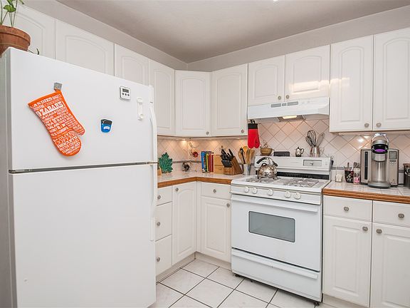 5th image of 12735 Castle Court Dr