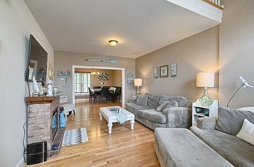 2nd image of 3 Jasmine Dr