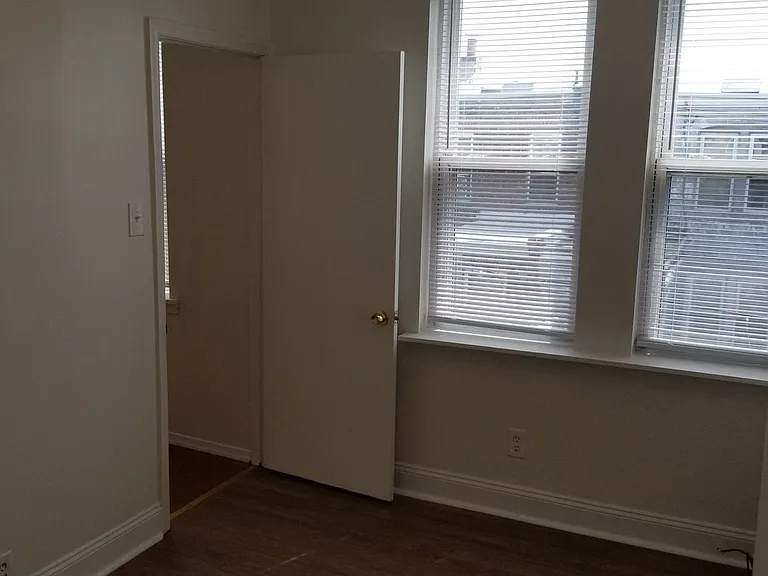 5211 Glenloch St — Photo 9