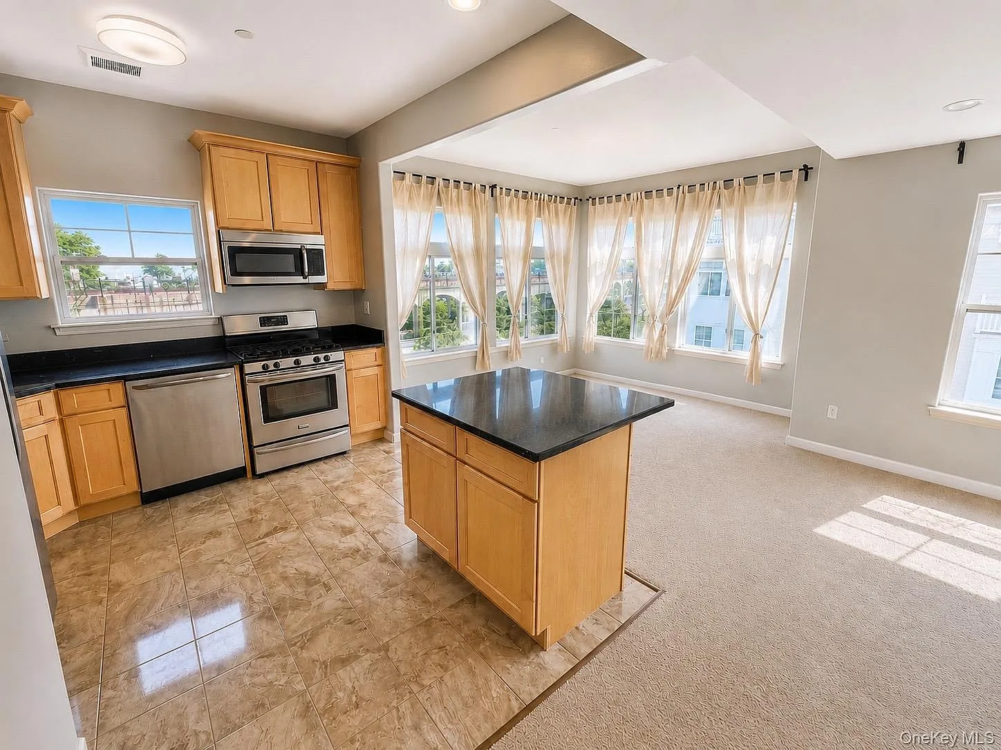 4 bed, 2.0 bath, 1500 sqft, $4,500 — Photo 2