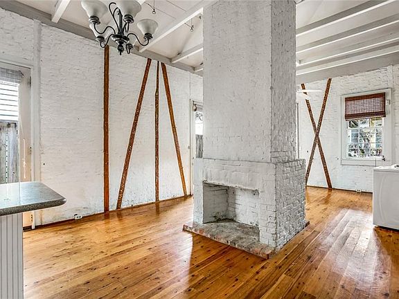 3rd image of 2319 Dauphine St #F