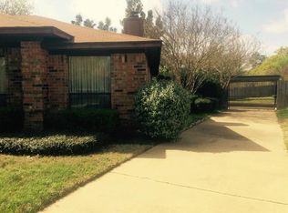 2300 Chestnut Way, Bedford, TX 76022