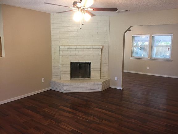3rd image of 5001 Darrow Ln