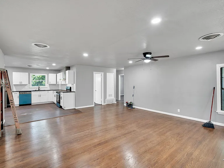772 Fernwood St — Photo 4