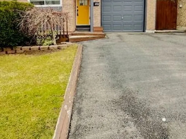 812 Sweetwater Cres, Mississauga, ON L5H 4A4