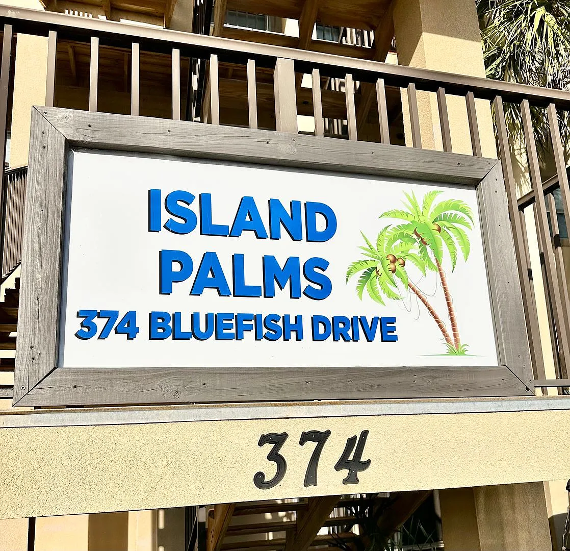 Furnished 2 bedroom condo 1 block from the beach w/ community pool! — Photo 2