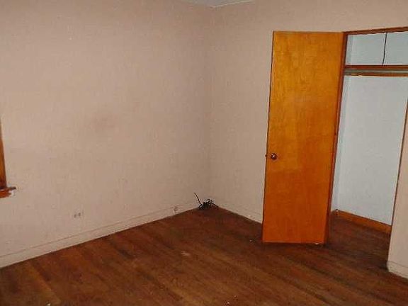 4th image of 809 New York St