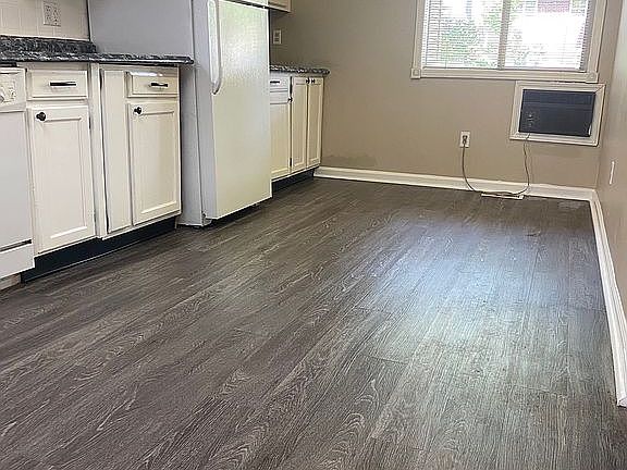 3rd image of 335 Dawn Dr