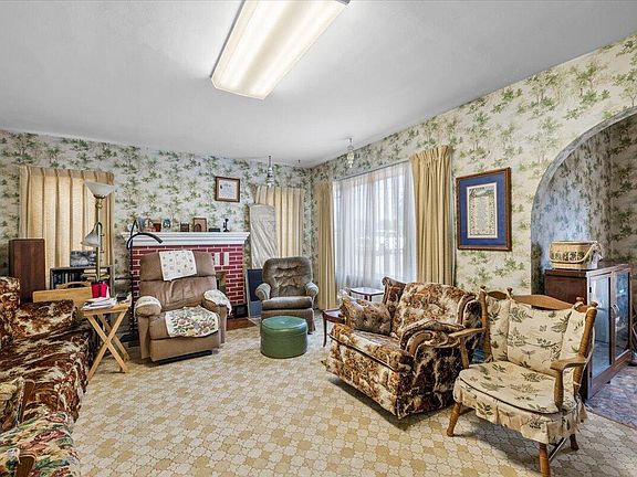 3rd image of 2797 Beall Ln
