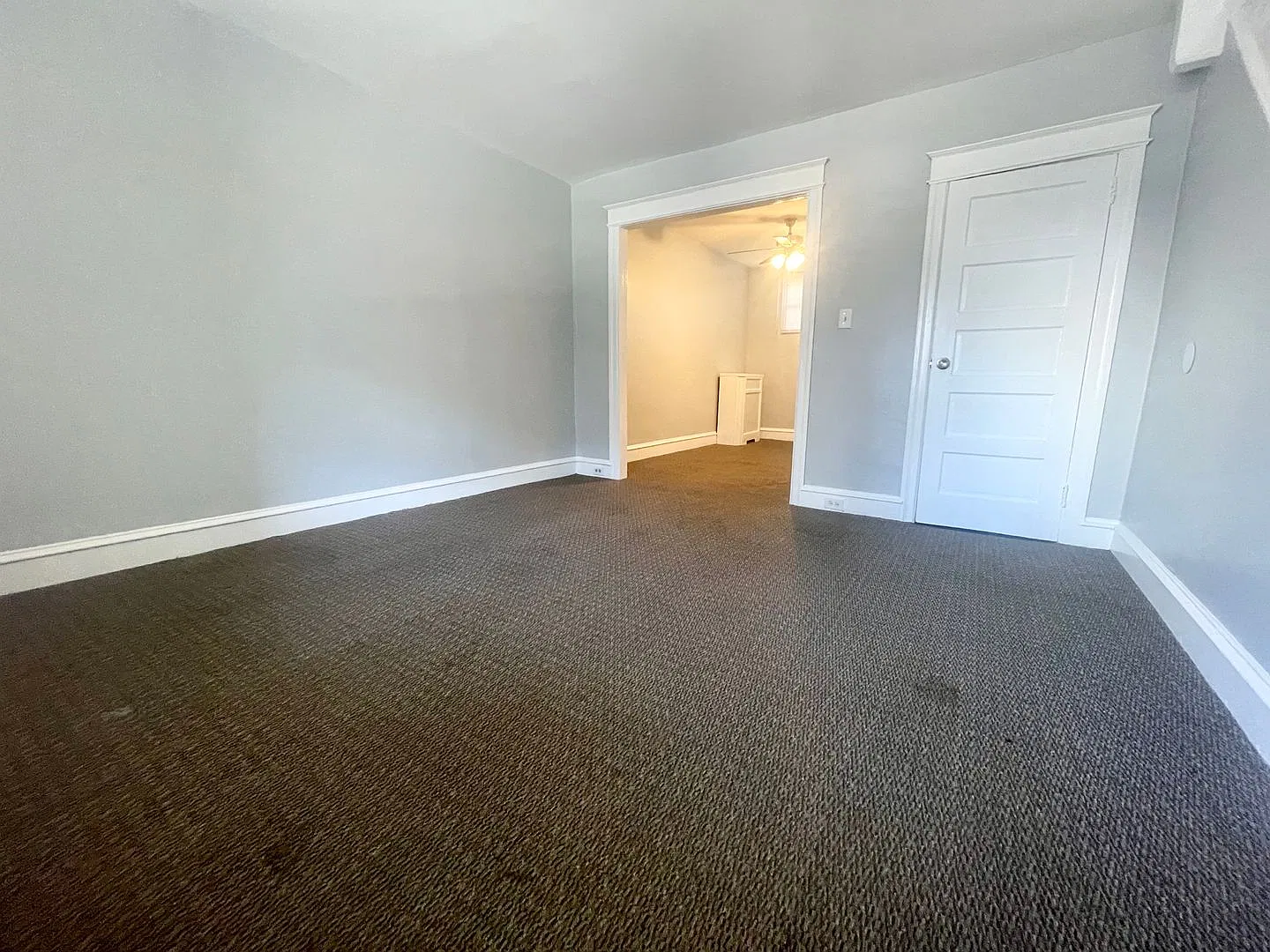 Lovely 3-Bedroom Townhouse in North Philadelphia! Available mid-November! — Photo 4