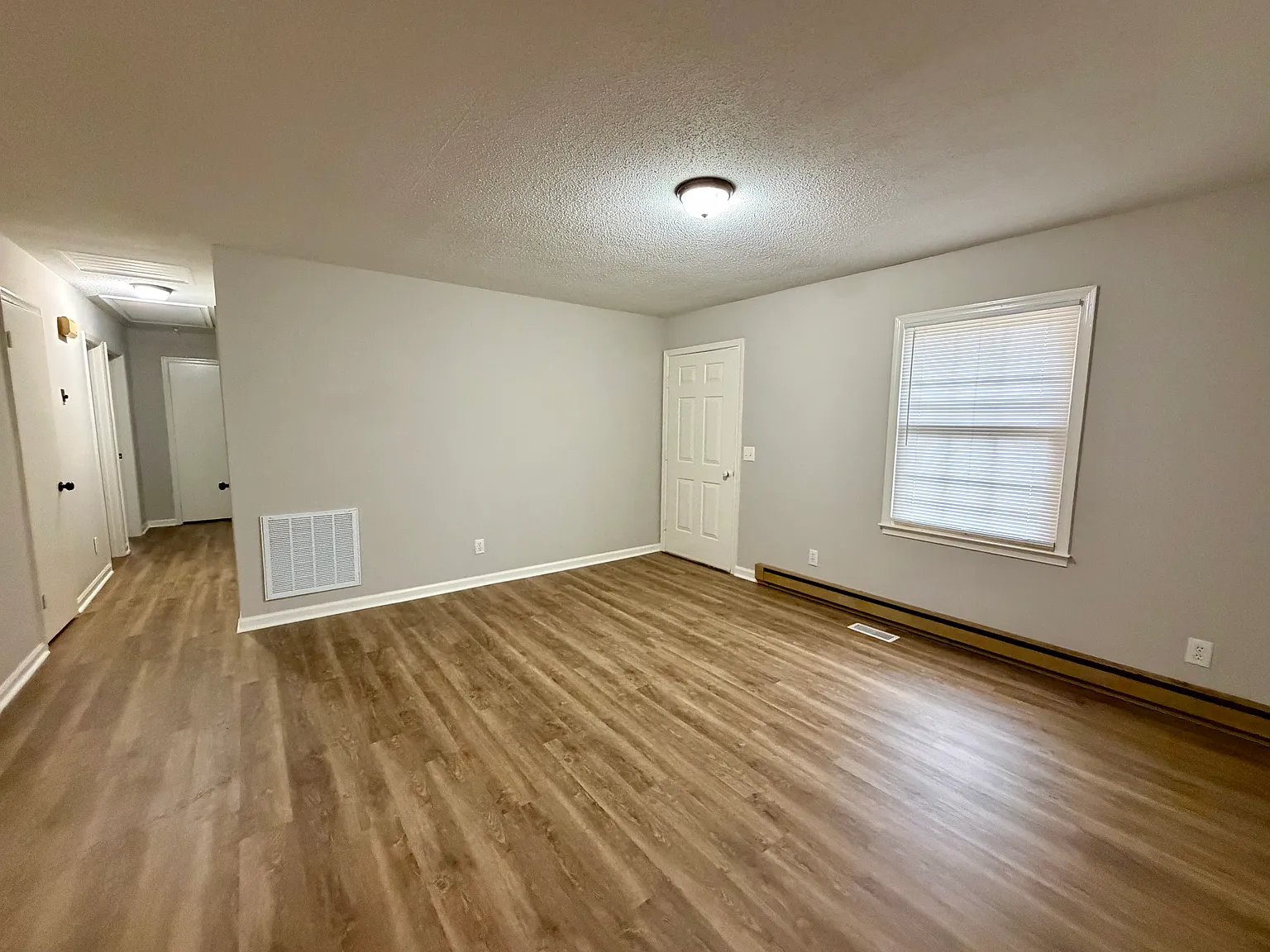 3 bed, 1077 sqft, $1,295 — Photo 2
