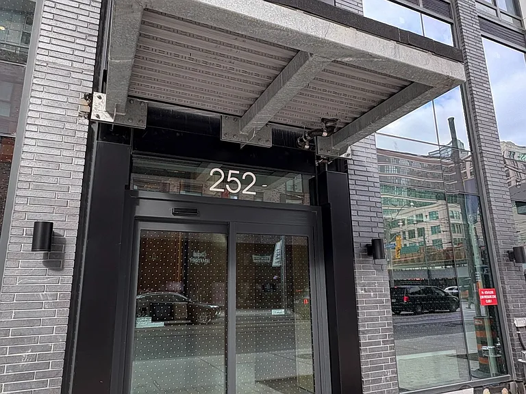 252 Church St #2502 — Photo 2