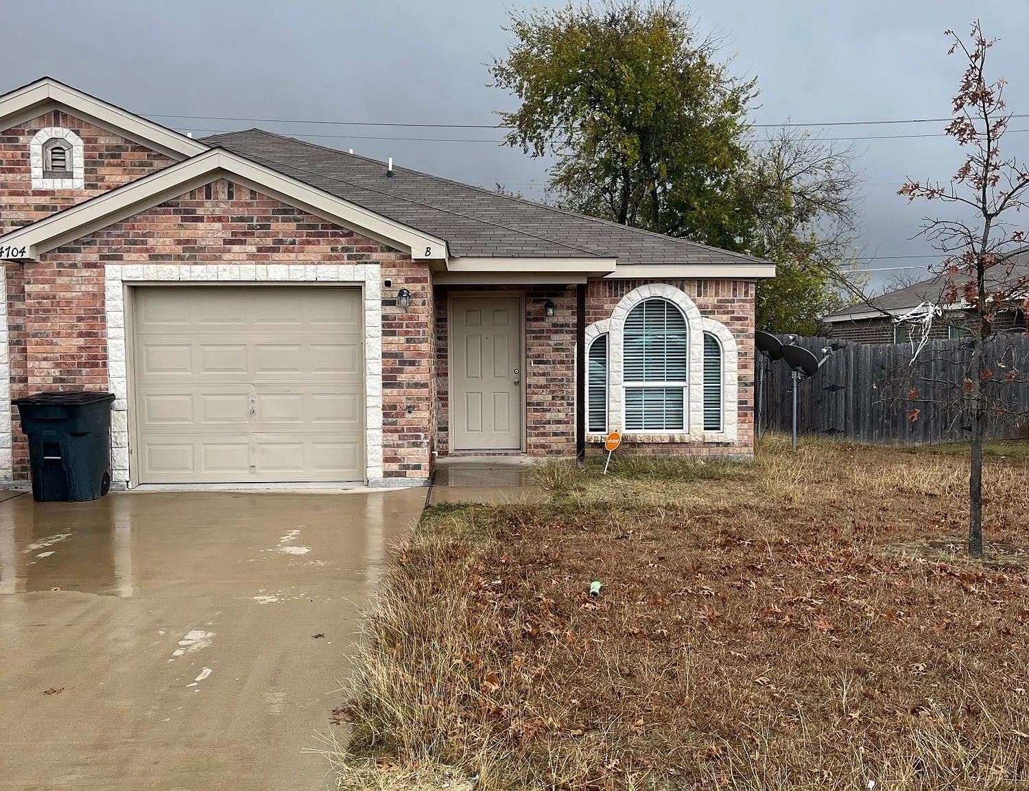 4704 Waterproof - B — Photo 1