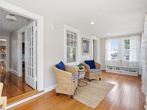 3rd image of 37 Grand St