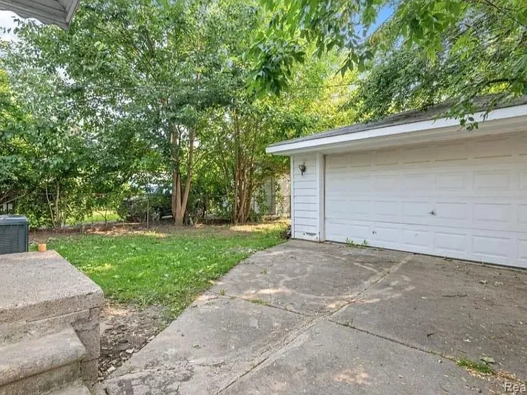 4193 Detroit St — Photo 5