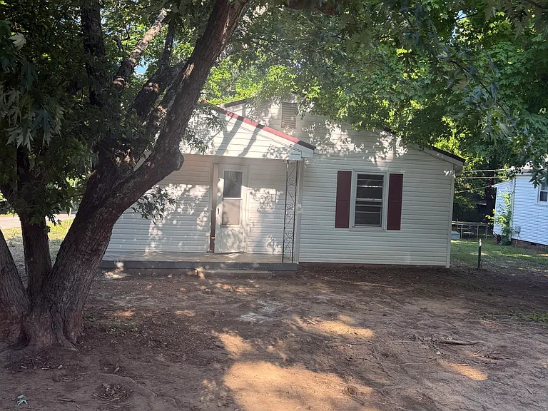 197 Oak Tree St — Photo 9