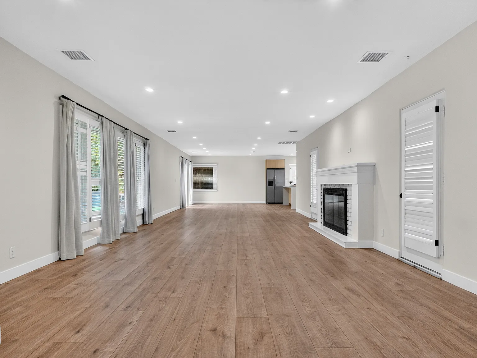 6 bed, 3600 sqft, $11,500 — Photo 4