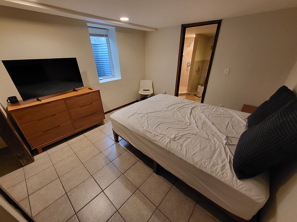 Room for rent - furniture not included.