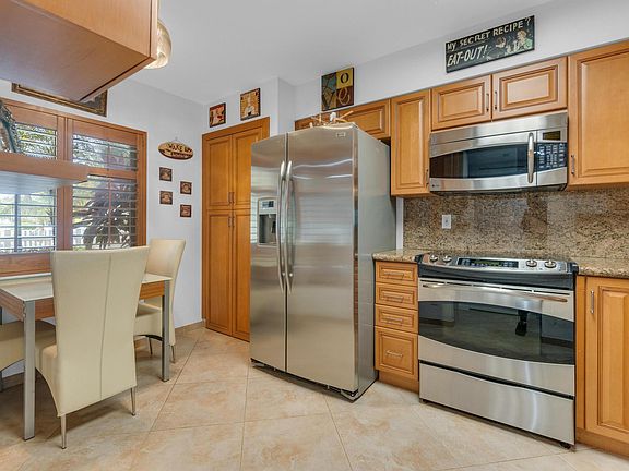 4th image of 7351 Kinghurst Drive #108