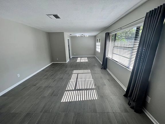 5th image of 436 Poinsettia Ave