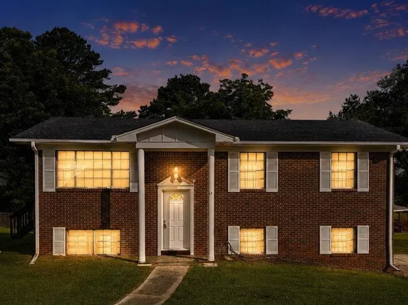 5800 Longview Dr, Adamsville, AL 35005