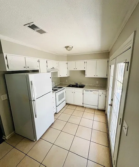 423 Highland Ave #D — Photo 6