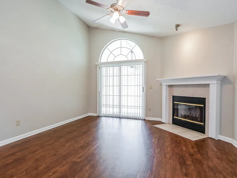 1829 Northglen Cir — Photo 3