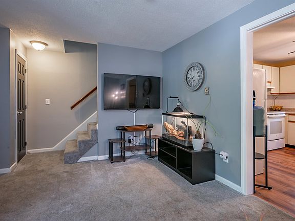 2nd image of 7 Midridge Circle