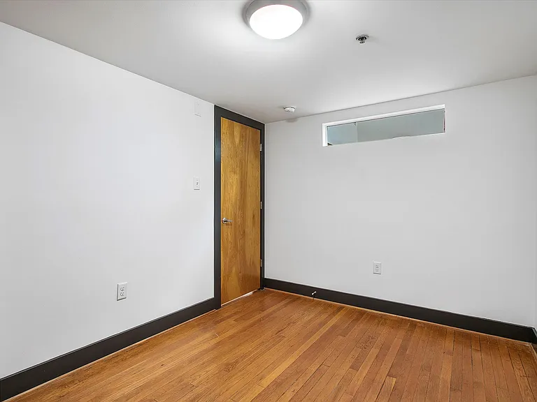 306 E Grace St #204 — Photo 10