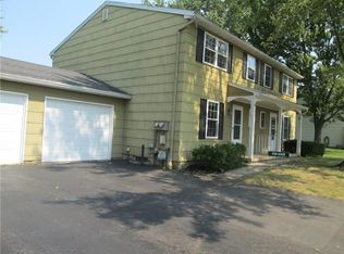 4 Teakwood Ln, Fairport, NY 14450