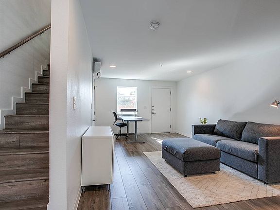 4th image of 141 Catalpa Ave