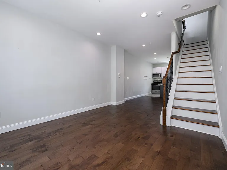 1439 N Newkirk St — Photo 2