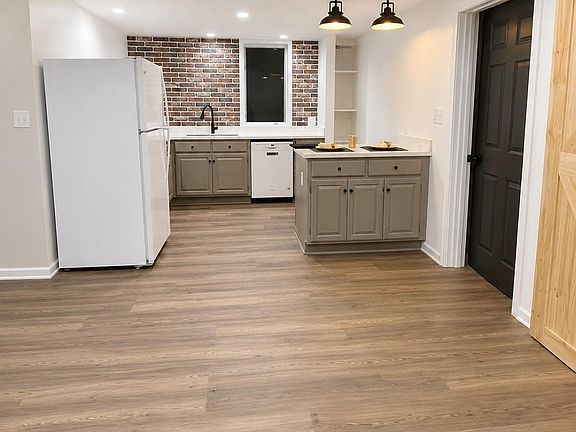 4th image of 501 W 3rd St