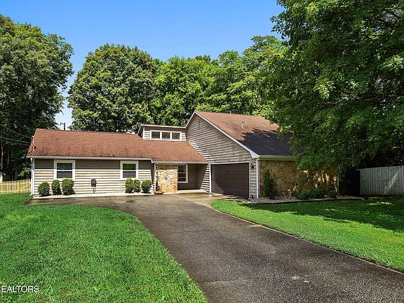 2nd image of 1505 Fox Hollow Trl