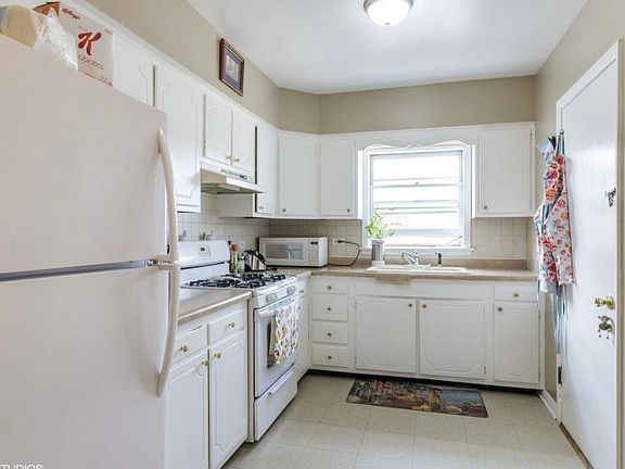 Kitchen with second exit door to the parking and laundry