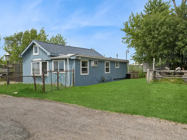 402 Lakeland Ave, Fox Lake, IL 60020