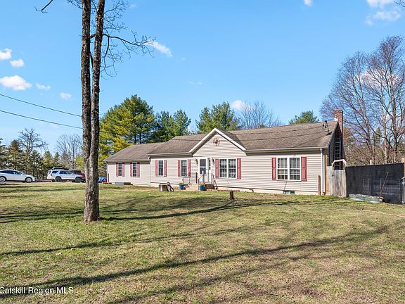 3rd image of 310 Spillway Road
