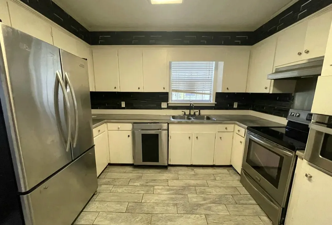 4 bed, 2740 sqft, $1,750 — Photo 2